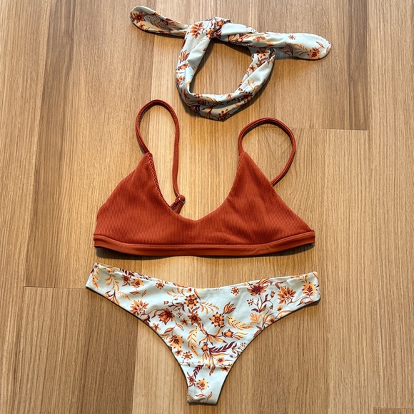 Kulani Kinis Bikini Set with Floral Headband - Picture 2 of 7